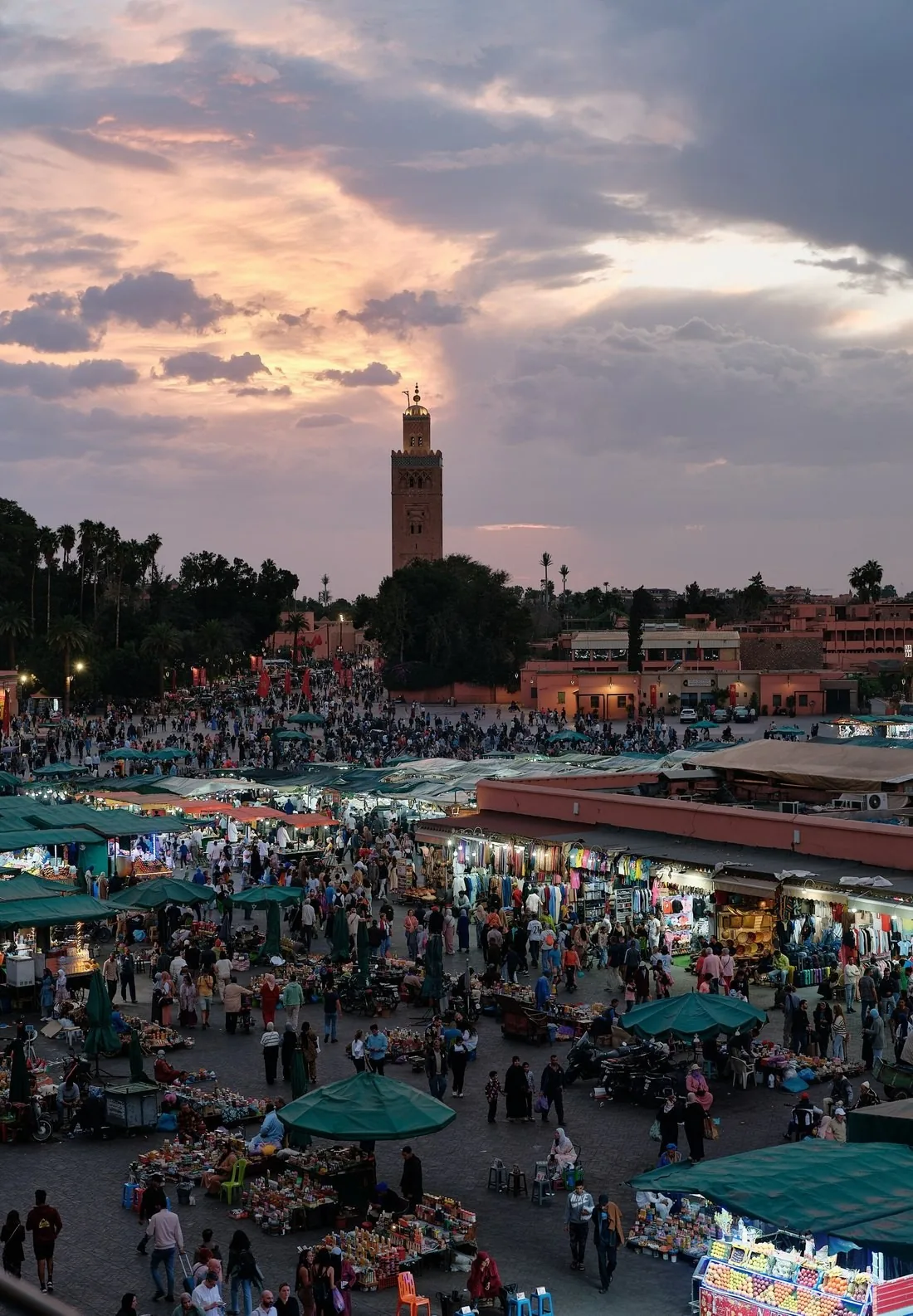 La place Jemaa el-Fna au crépuscule