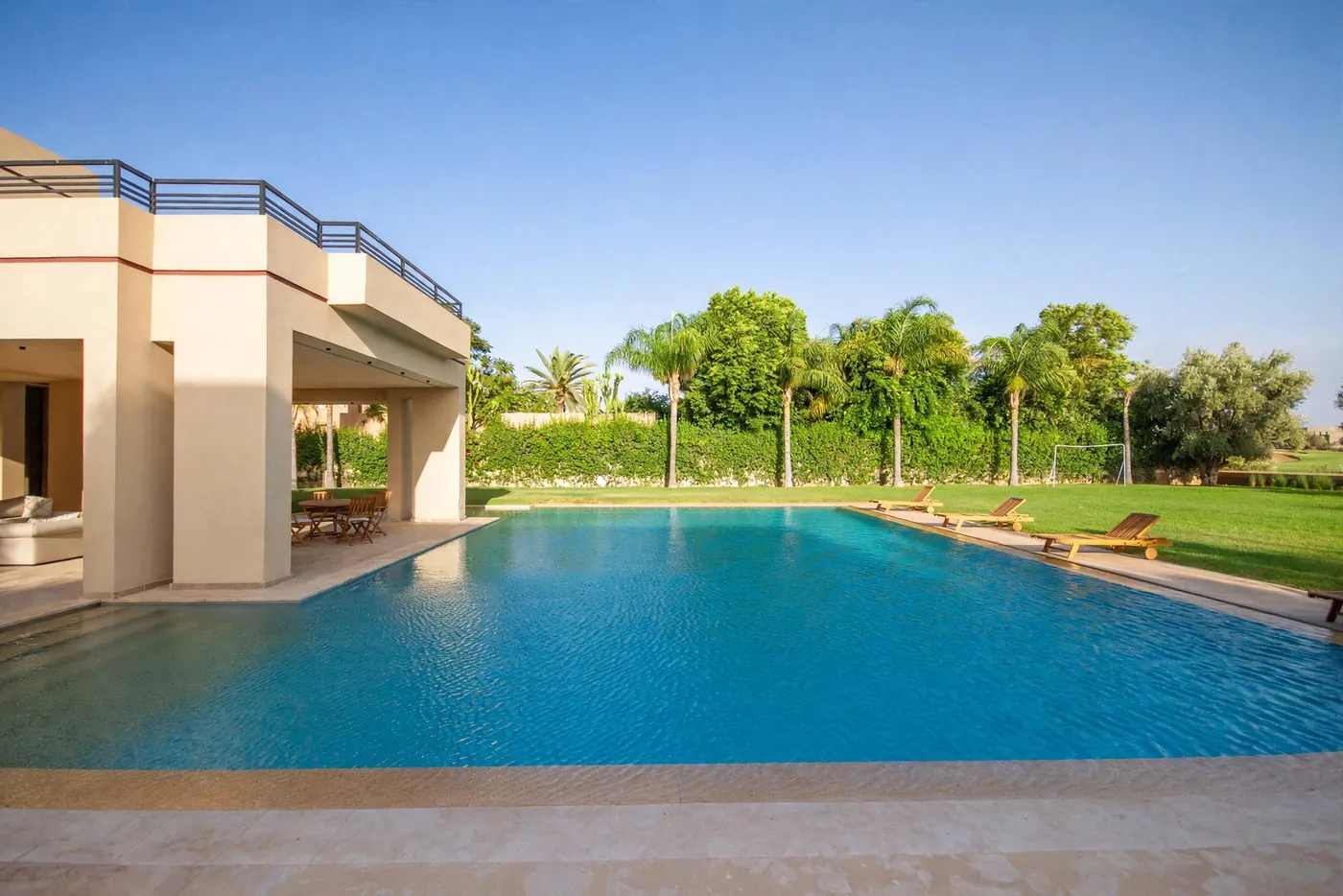 Villa Fairway, Une piscine face au parcours