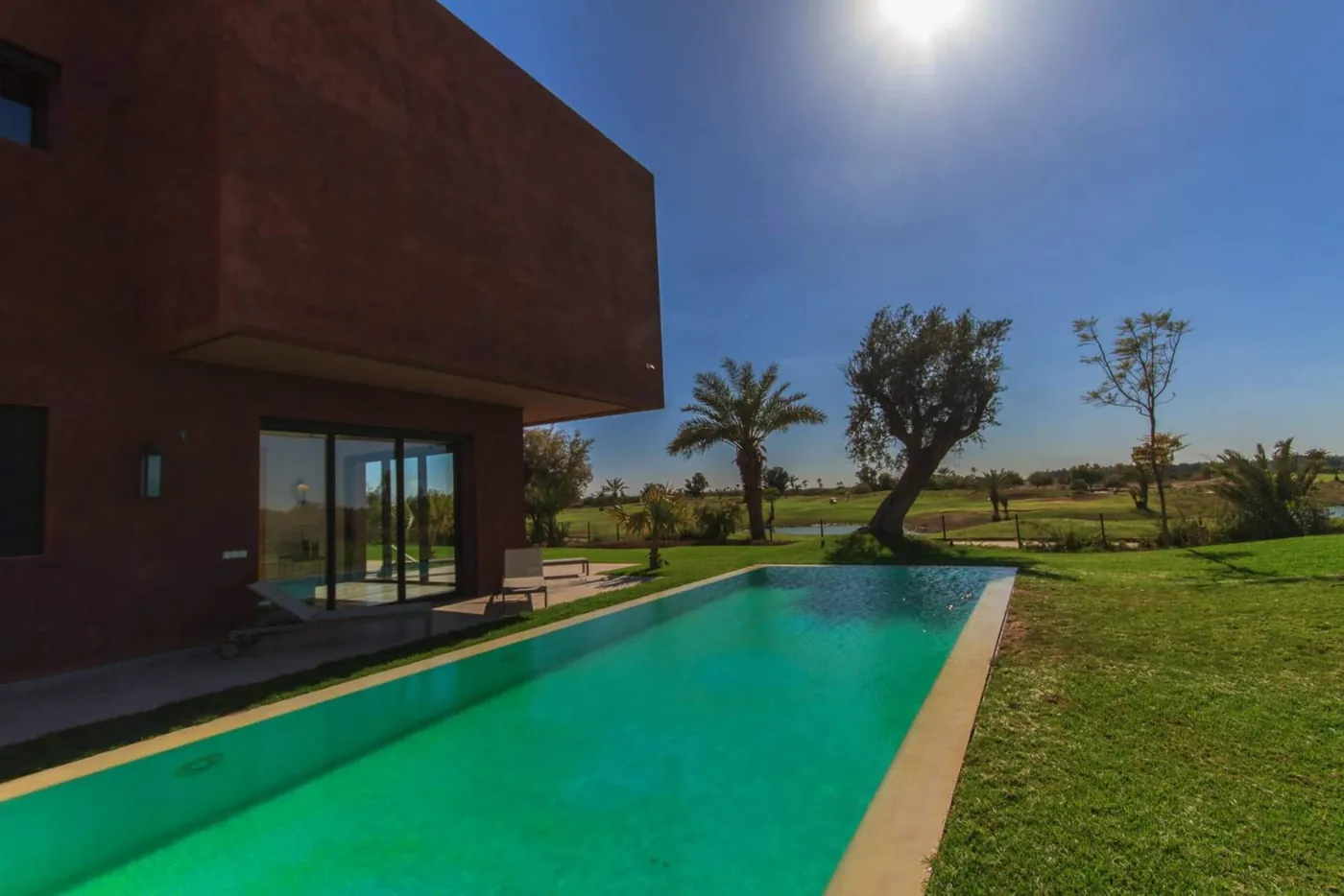 Villa Tilila, La pelouse, la piscine, puis le parcours
